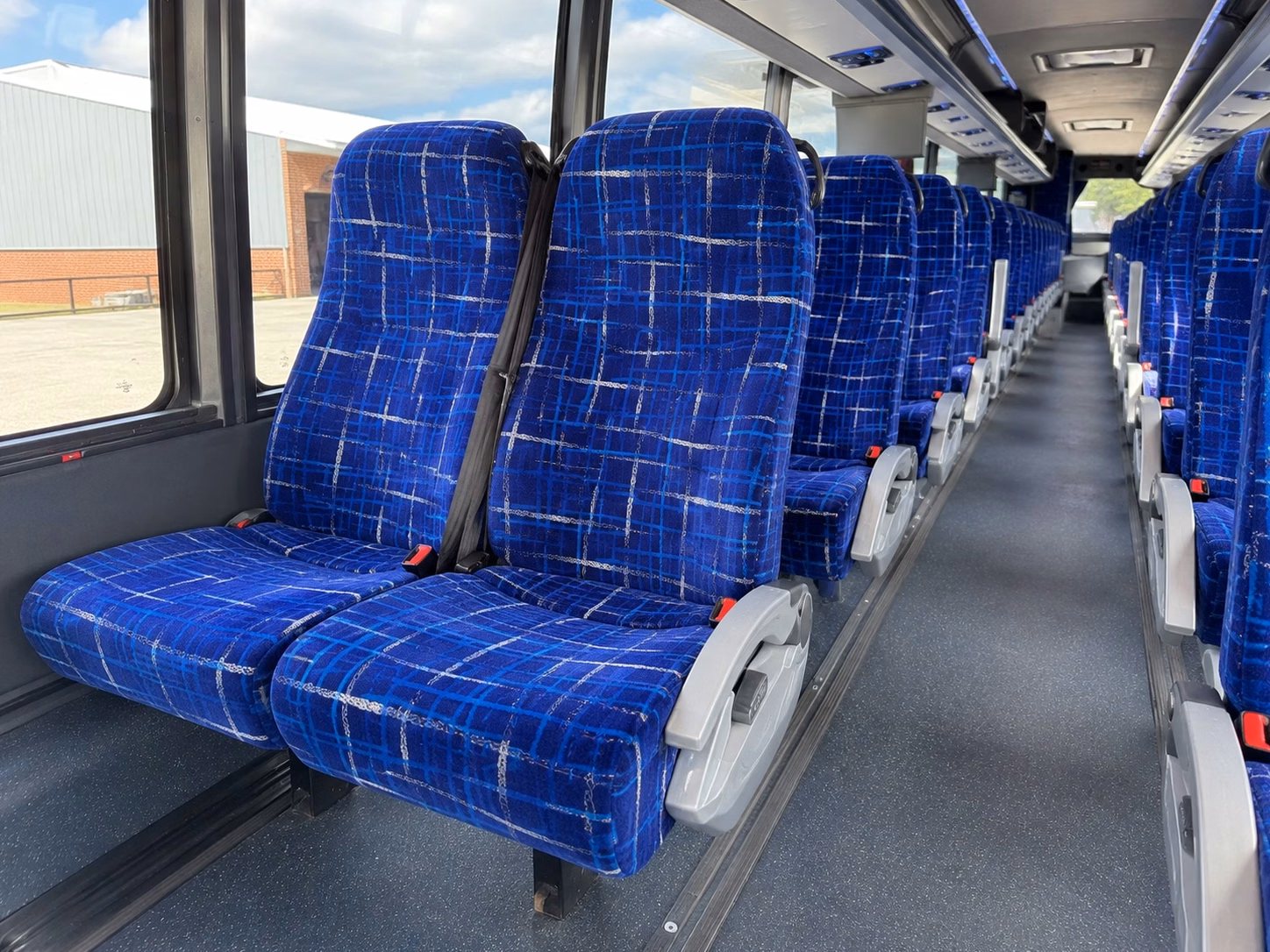 shuttle your guests between springfield ceremony and reception venues with ease